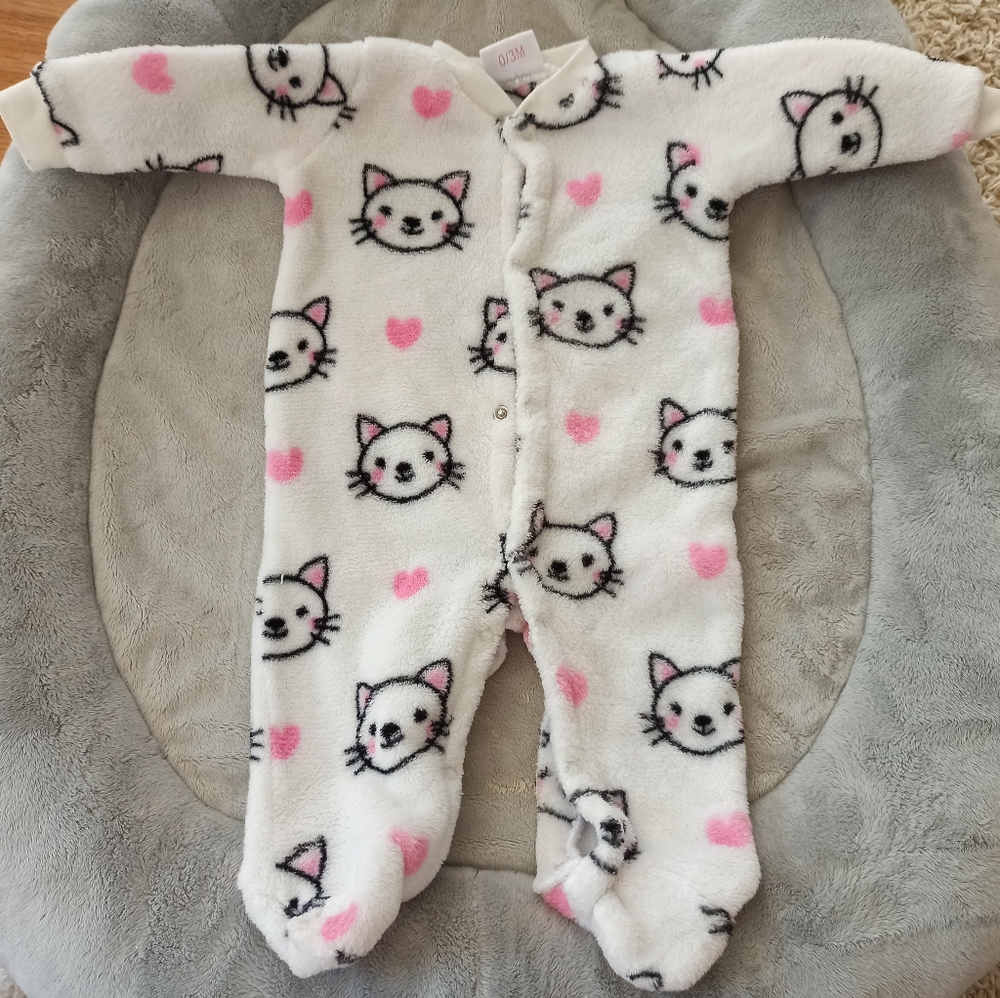 Cute pussy car and heart footie